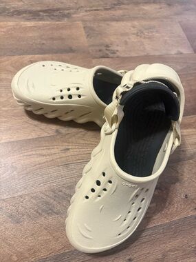 CROCS Cream Vented Slip-On Clogs with Heel Strap